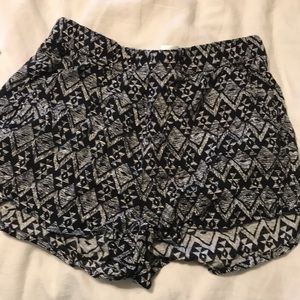 Flowy H&M shorts with pockets!